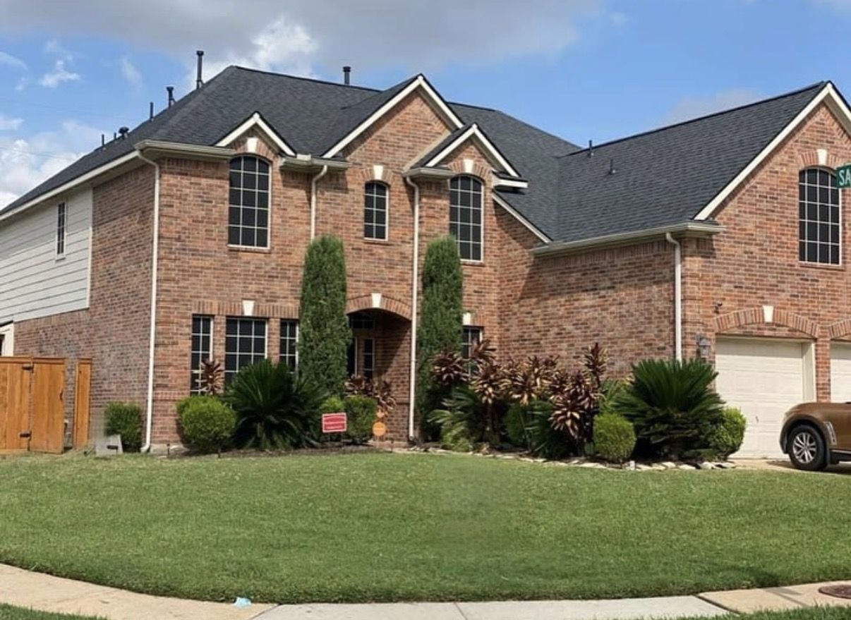 Charcoal architectural shingle replacement on a Houston brick home